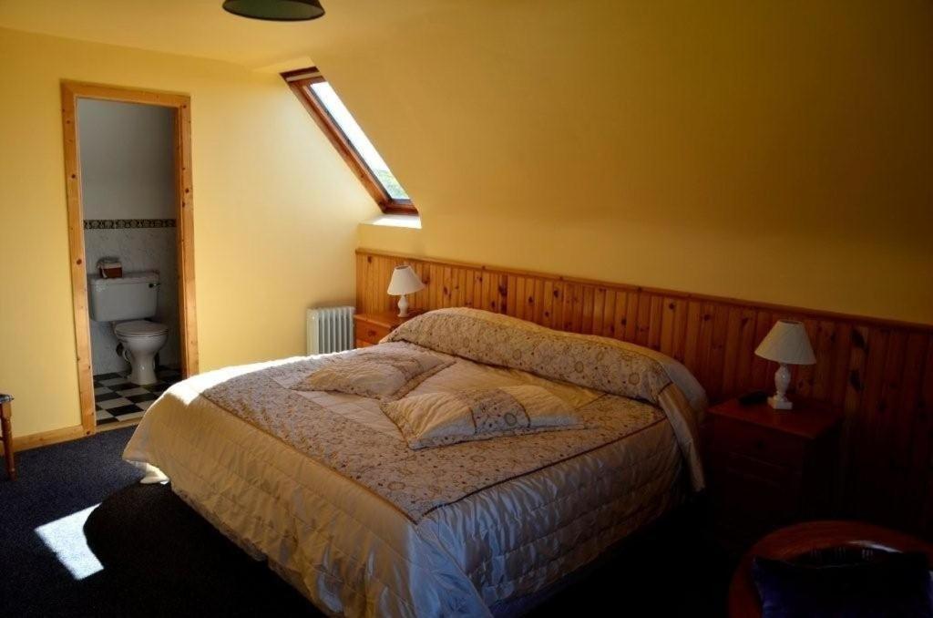 Decourcey'S Hazelbrook Farmhouse B&B Cleggan Bilik gambar